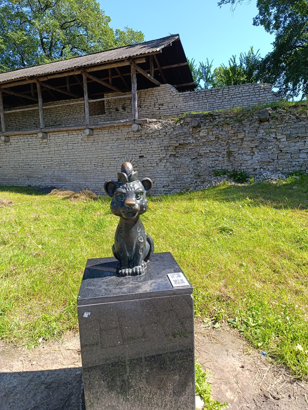 Чудесная экскурсия! Интересный структурированный рассказ в течение всего маршрута, заглянули в такие места куда вряд ли