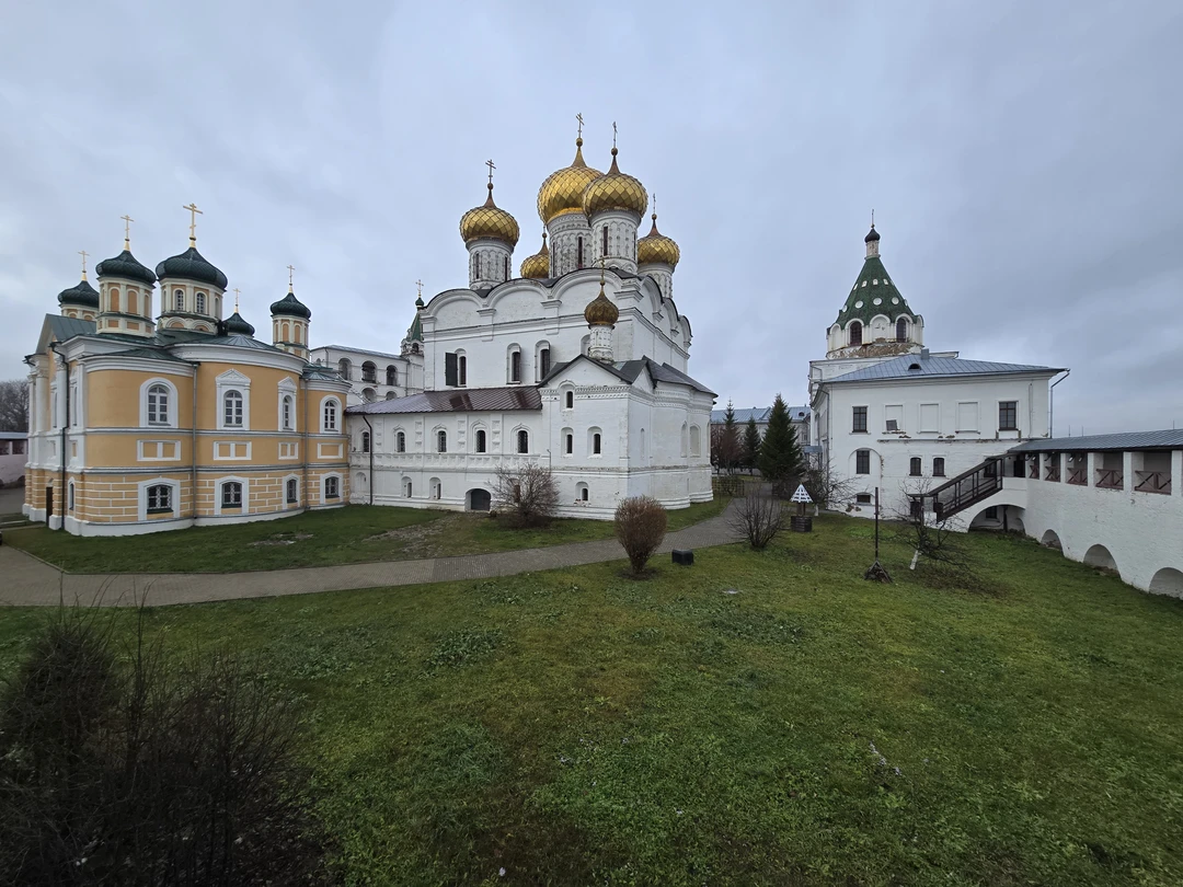 Благодарим Веру за интересное и содержательное повествование об истории монастыря, его ключевых эпизодах, персоналиях