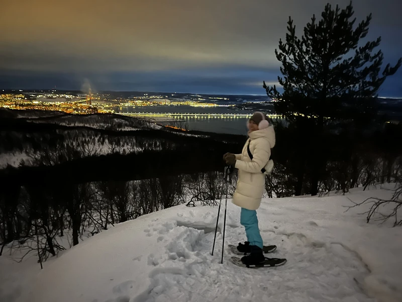 Вечерний нетуристический Мурманск: хайкинг в группе на гору Горелая