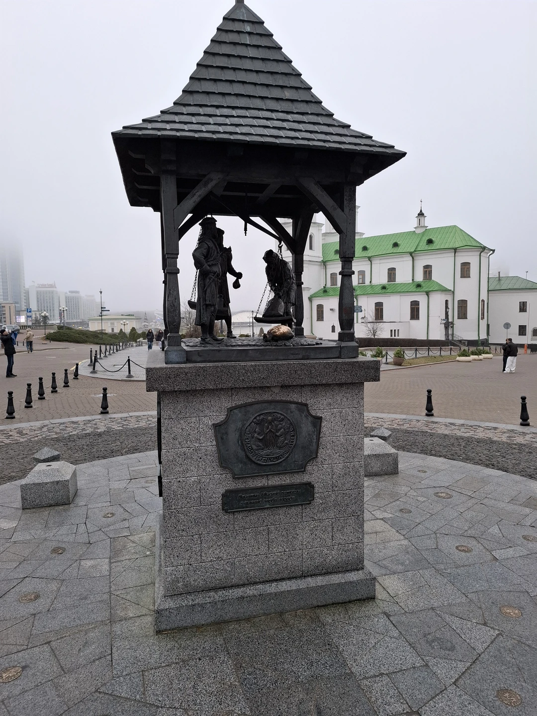 Елена потрясающий экскурсовод и аккуратный водитель. Были с друзьями на экскурсии в Минске