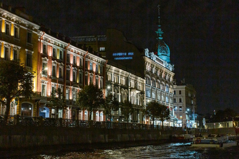 Ночная прогулка на теплоходе - от Невского проспекта