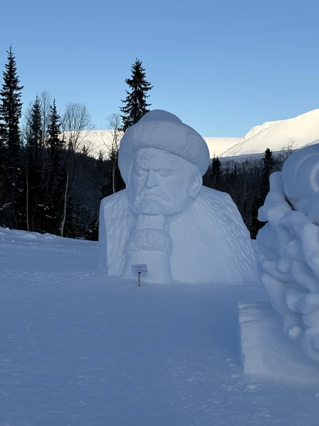 очень поздновательная экскурсия, много положительных впечатлений, узнали много интересных историй!