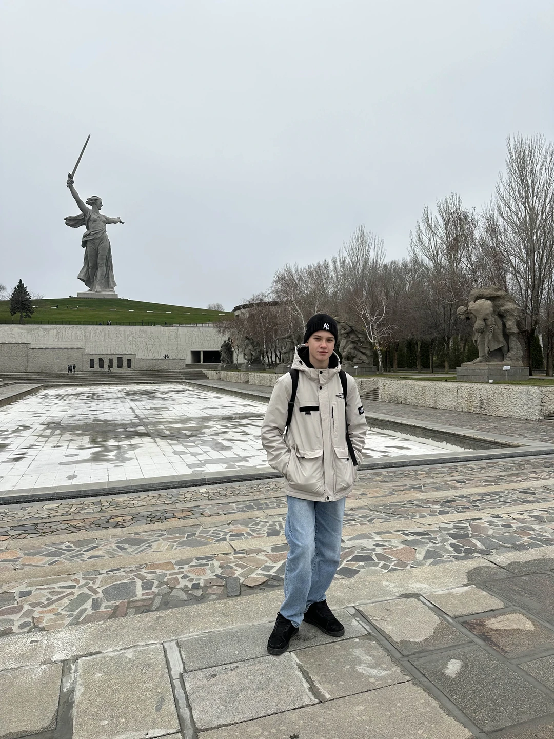 Однозначно рекомендую данную экскурсию! Мы сходили на Мамаев курган сначала сами, просто погуляли, все посмотрели, но