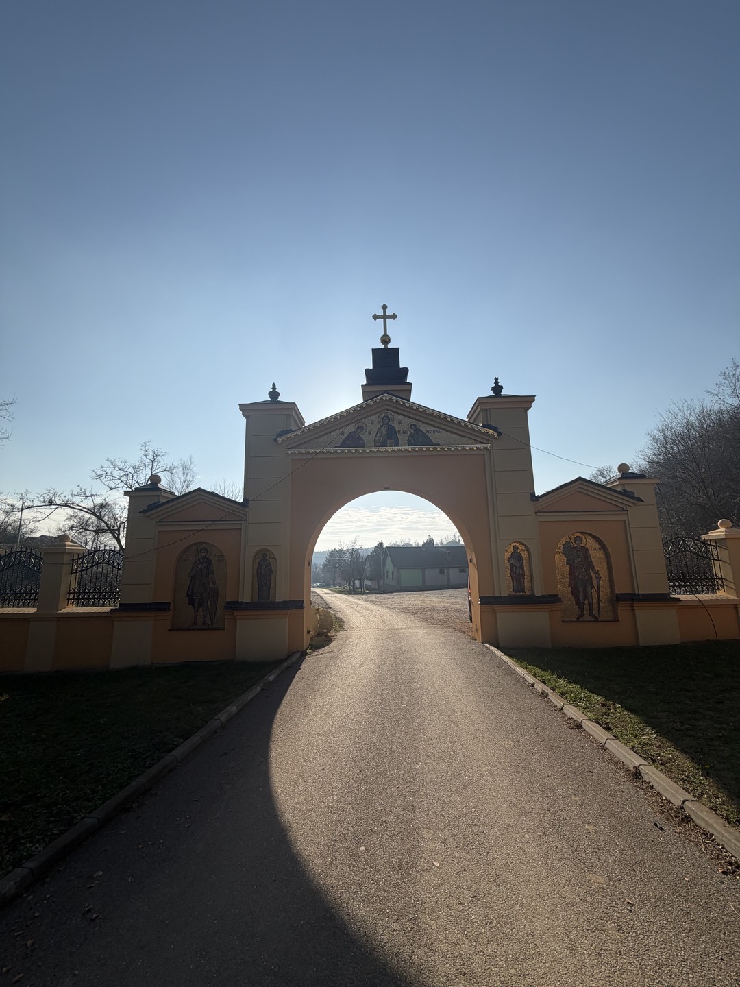 Добрый день! Очень рекомендую экскурсию с удивительным гидом Микицей! Очень понравилось легкое, непринужденное, очень грамотное общение