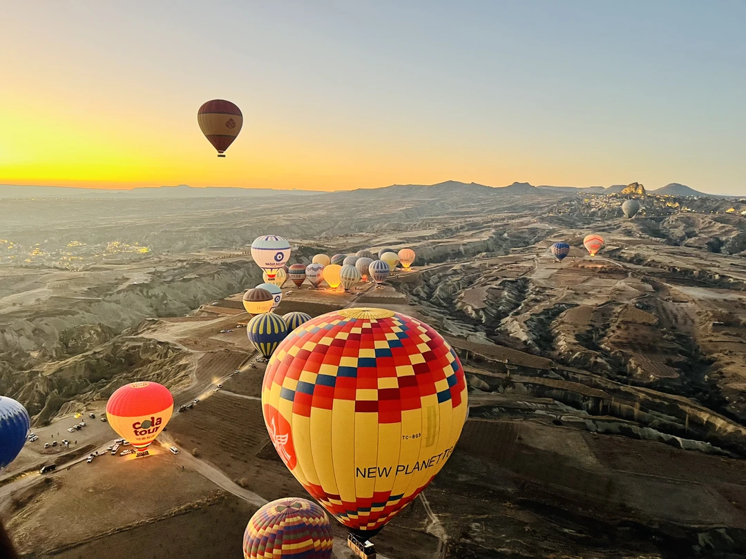Добрый день, полет на воздушном шаре превзошел все ожидания. Организация экскурсии на 5, договорились заранее, трансфер