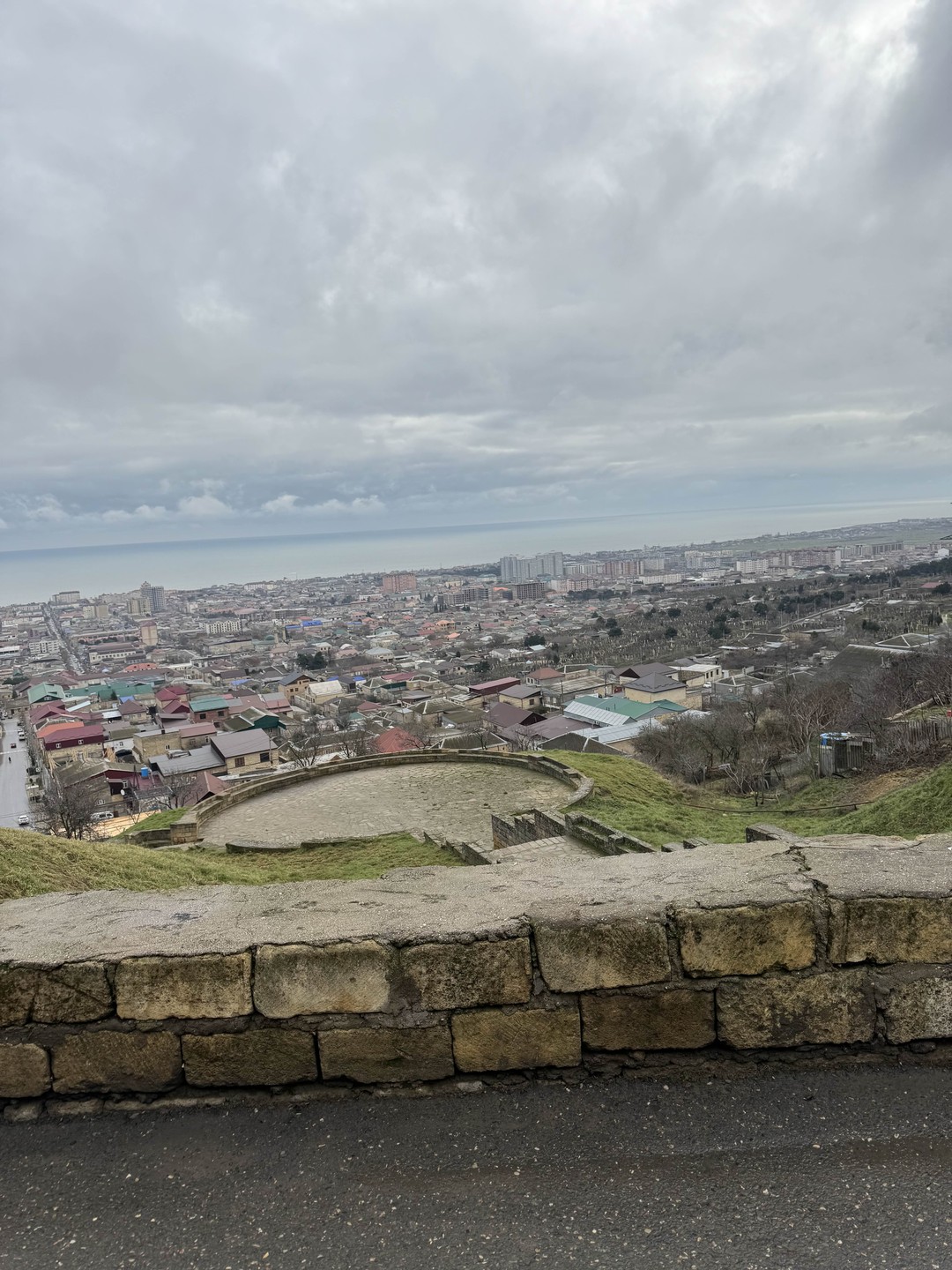 Тимур поделился интересными фактами о традициях и истории Дагестана, на простых и интересных примерах. Рассказ гида