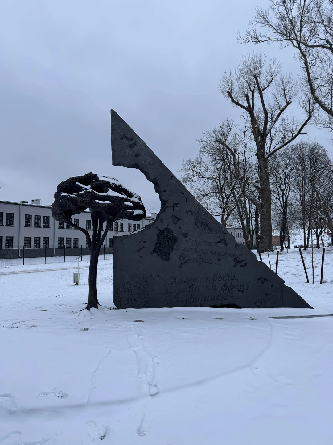 Очень познавательная экскурсия, не «прилизанная» музейная, а «так как есть». Огромное спасибо Максиму, видно, что очень