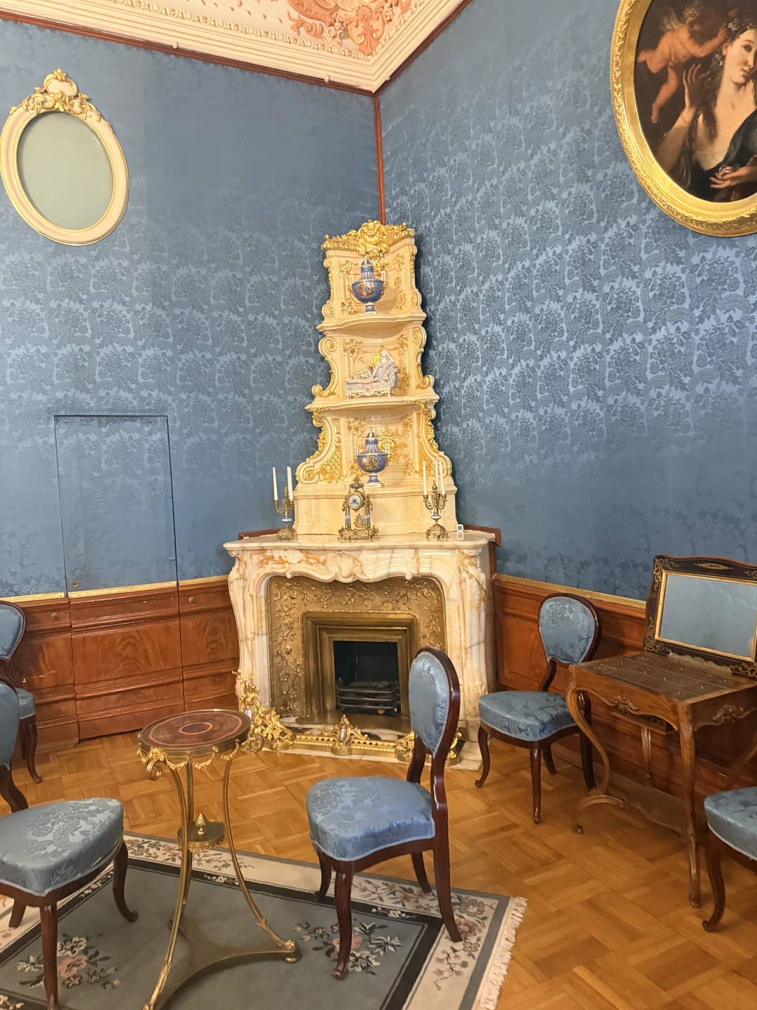 От всей души благодарю Валерия за невероятно интересную экскурсию! Мы с мамой были в восторге. Понятная