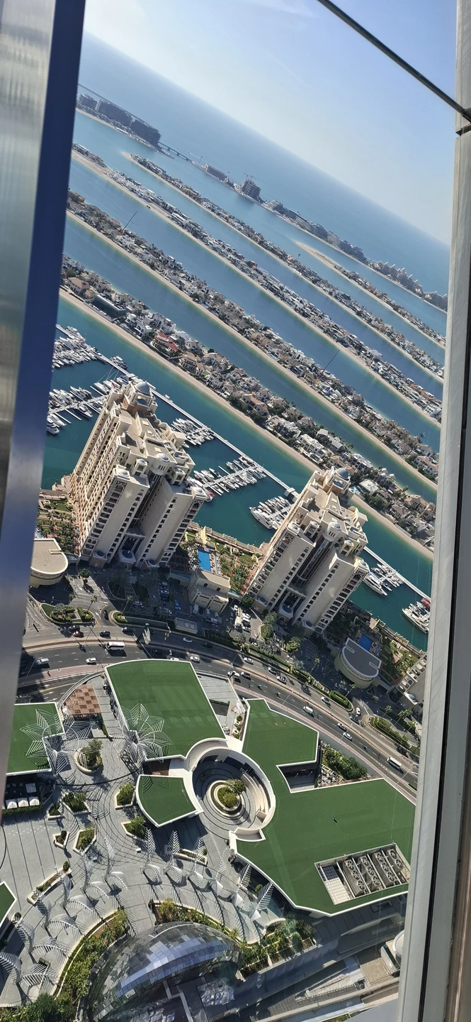 Сегодня 22.12. ездили с Шахзодом из Рас-эль-хаймы в Дубай. Очень боялись,т. к первый раз брали экскурсию не у отельных гидов,а через сайт