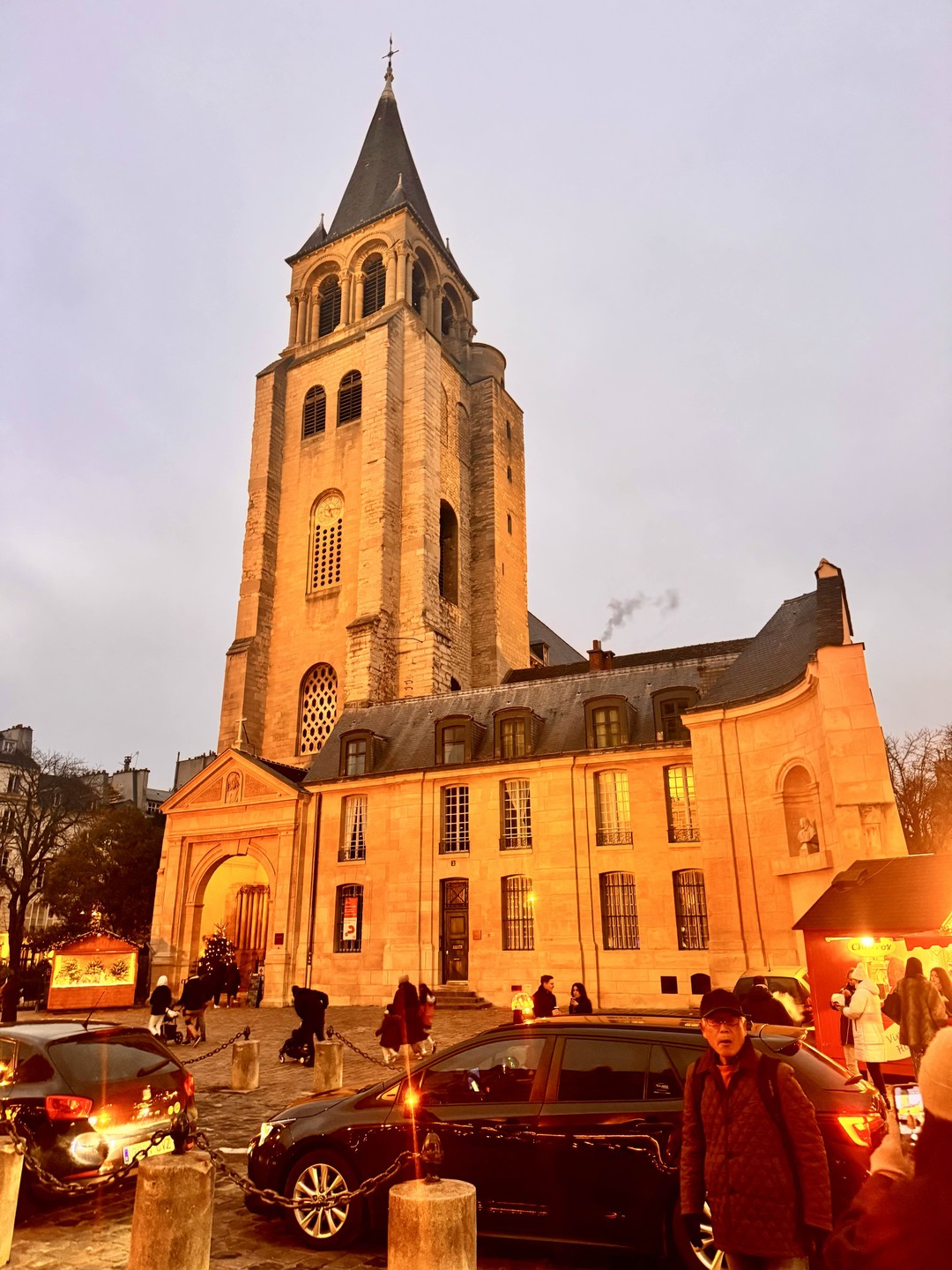 Несомненный плюс данной экскурсии это гид-рассказчик Саша, в прошлом потомственный винодел с грандиозным опытом по всему