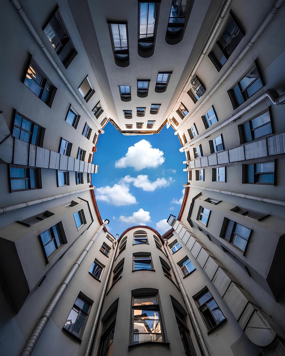 Крыша, дворы, парадные и коммуналка (3/19)