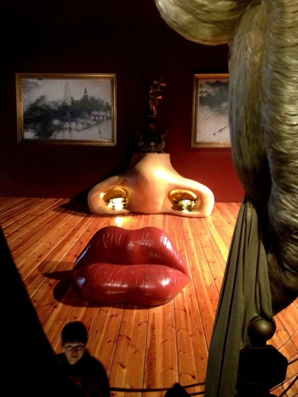 Двуугольник Дали: театр-музей в Фигерасе и замок Пуболь