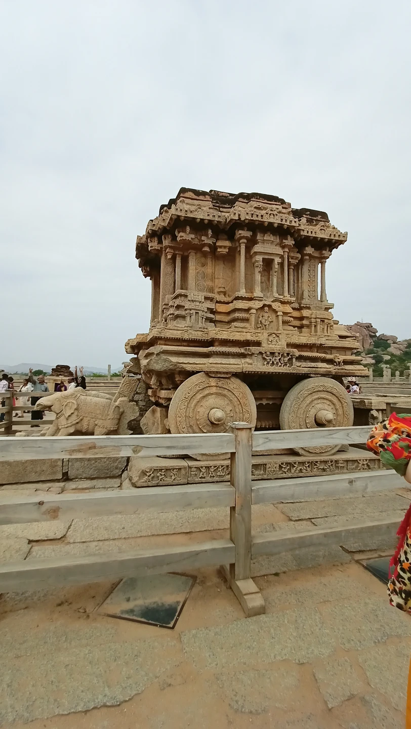 Мы ездили в Хампи 29-30 ноября. Гид была Лина. Нам все очень понравилось. Сколько нового мы