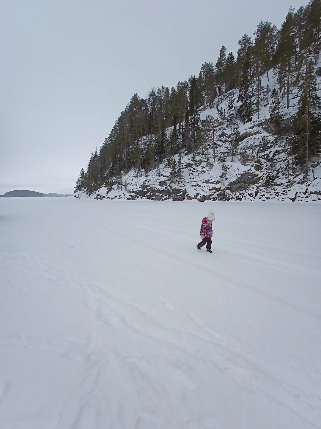 В первый раз побывали в Карелии зимой. Очень круто погонять по льду Ладоги…