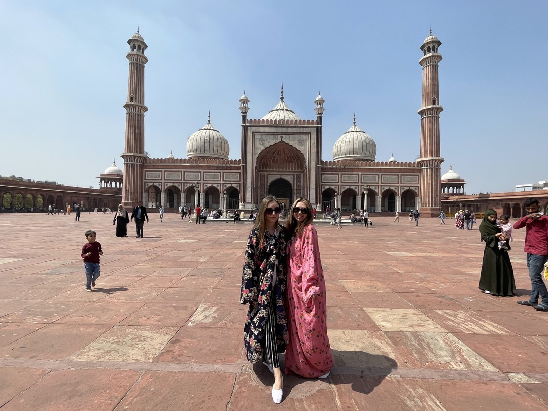 Мы взяли две экскурсии, Дели и Тадж-Махал. Много информации, которая правильно упакована, хороший маршрут с такой