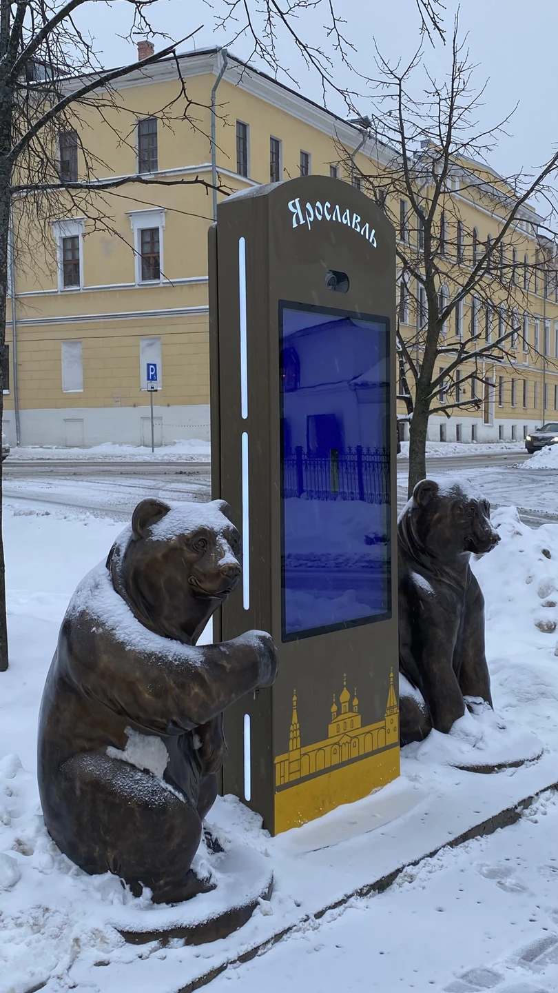 Посетила на днях экскурсию по Ярославлю. Я здесь впервые, поэтому всё «с чистого листа». Экскурсовод Полина