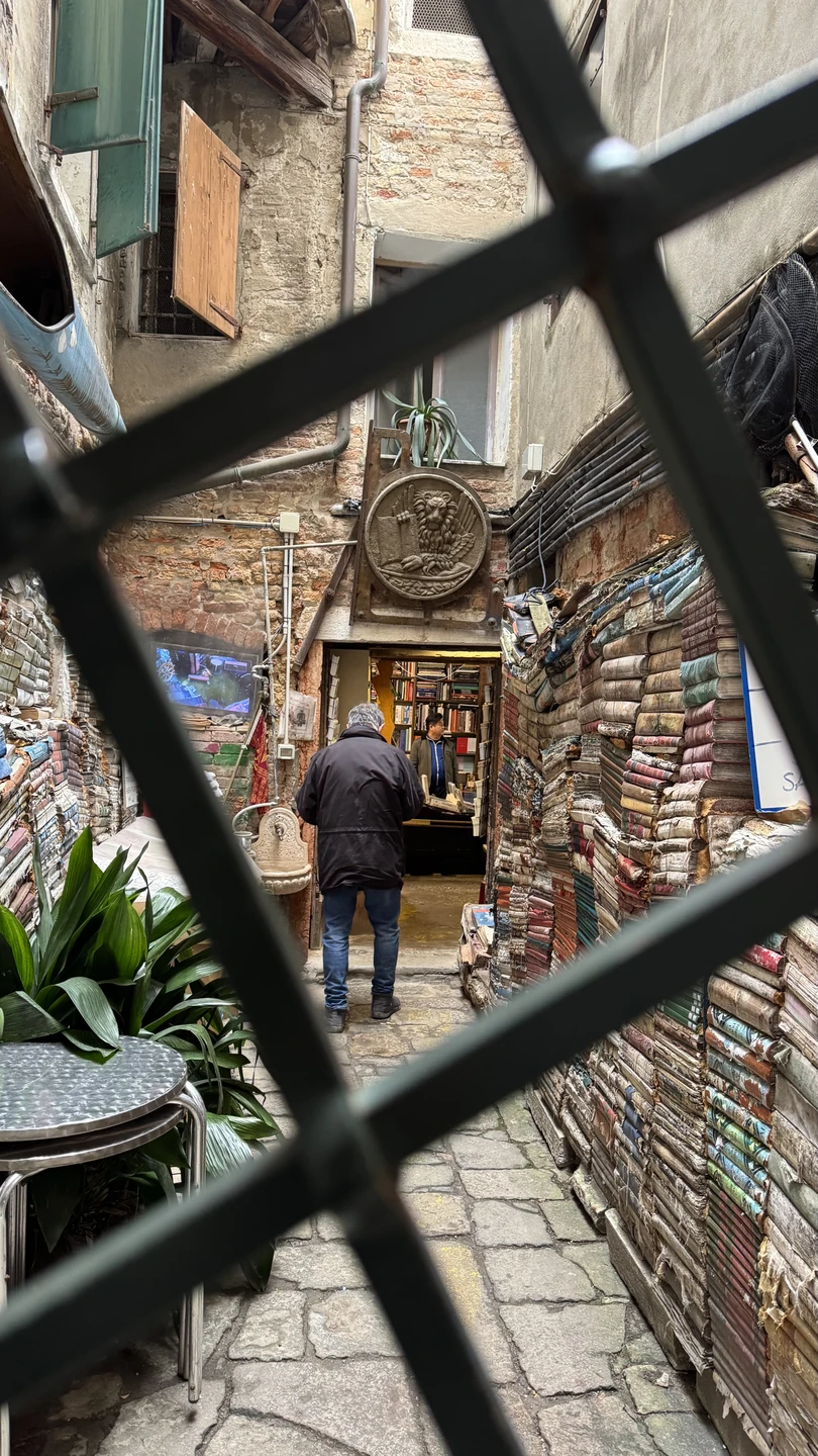 Экскурсия с Юлей нам очень понравилась! Интересная, познавательная, разобрались в венецианской жизни (прошлой и нынешней). Юля