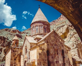 Экскурсия по музею, храм Гарни и монастырский комплекс Гегард