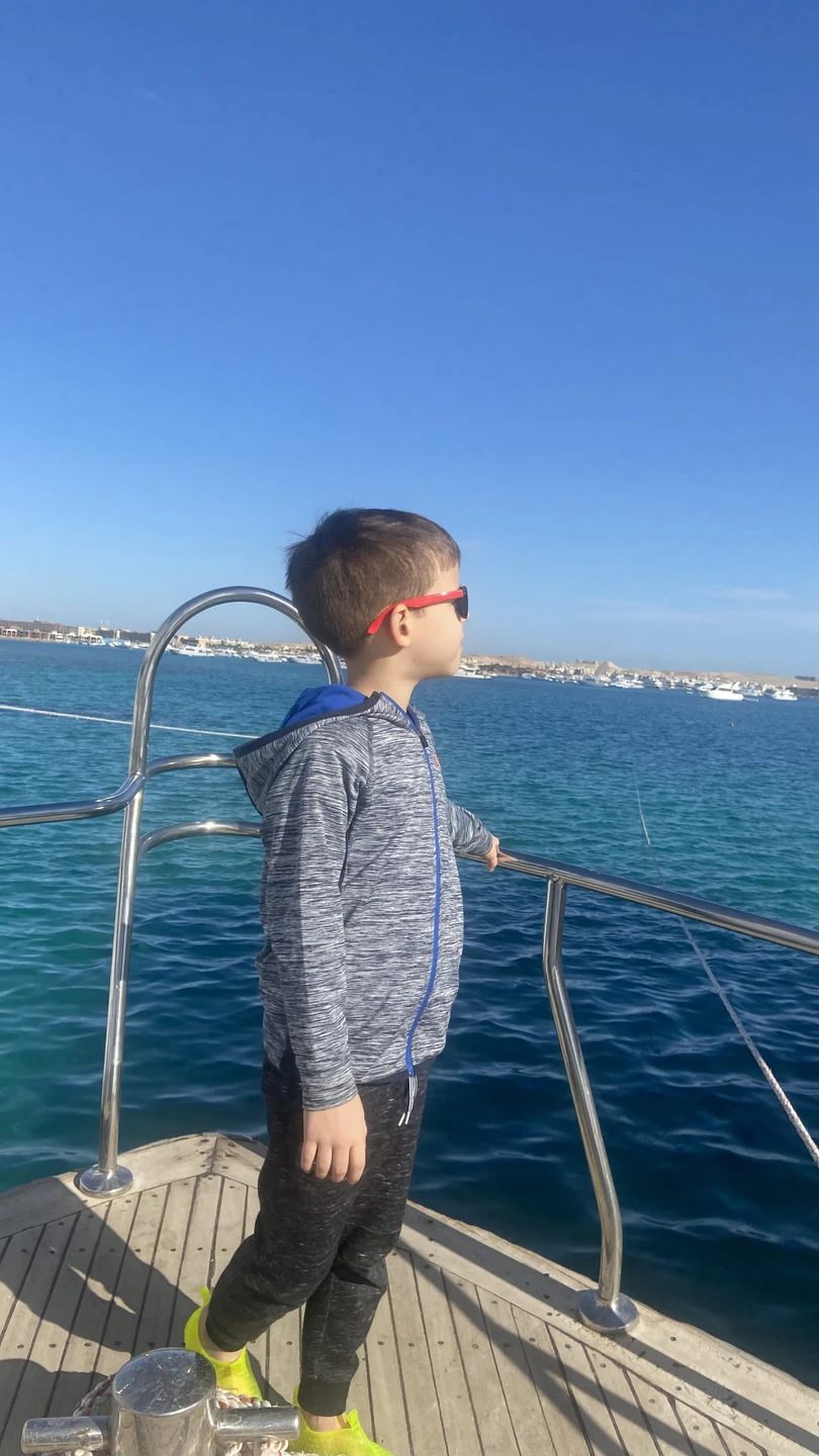 Мы прилетели 11.01 а утром 12го уже ехали на экскурсию. За нами приехала Машина, забрали нас