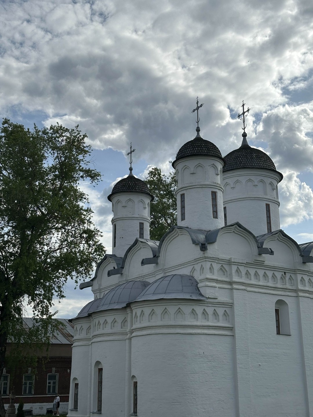 Маленький,уютный город с интересной историей. Атмосфера,колорит!Обязательно взять пешую экскурсию,чтобы узнать и заметить то,что сам бы не