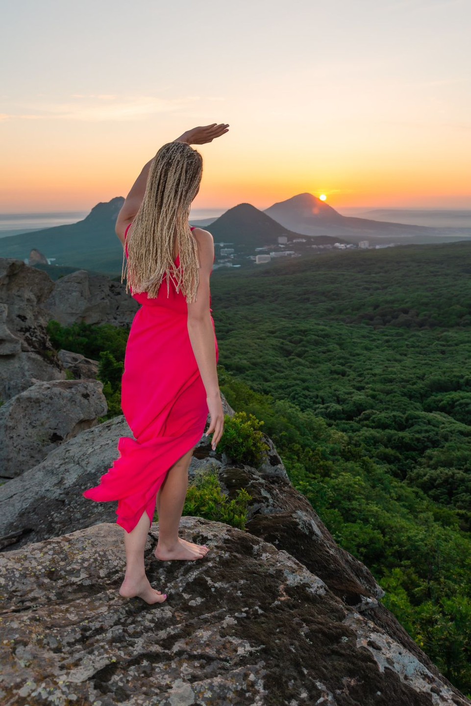 Давно мечтала побывать в этих местах, и не просто побывать, а встретить в горах закат или