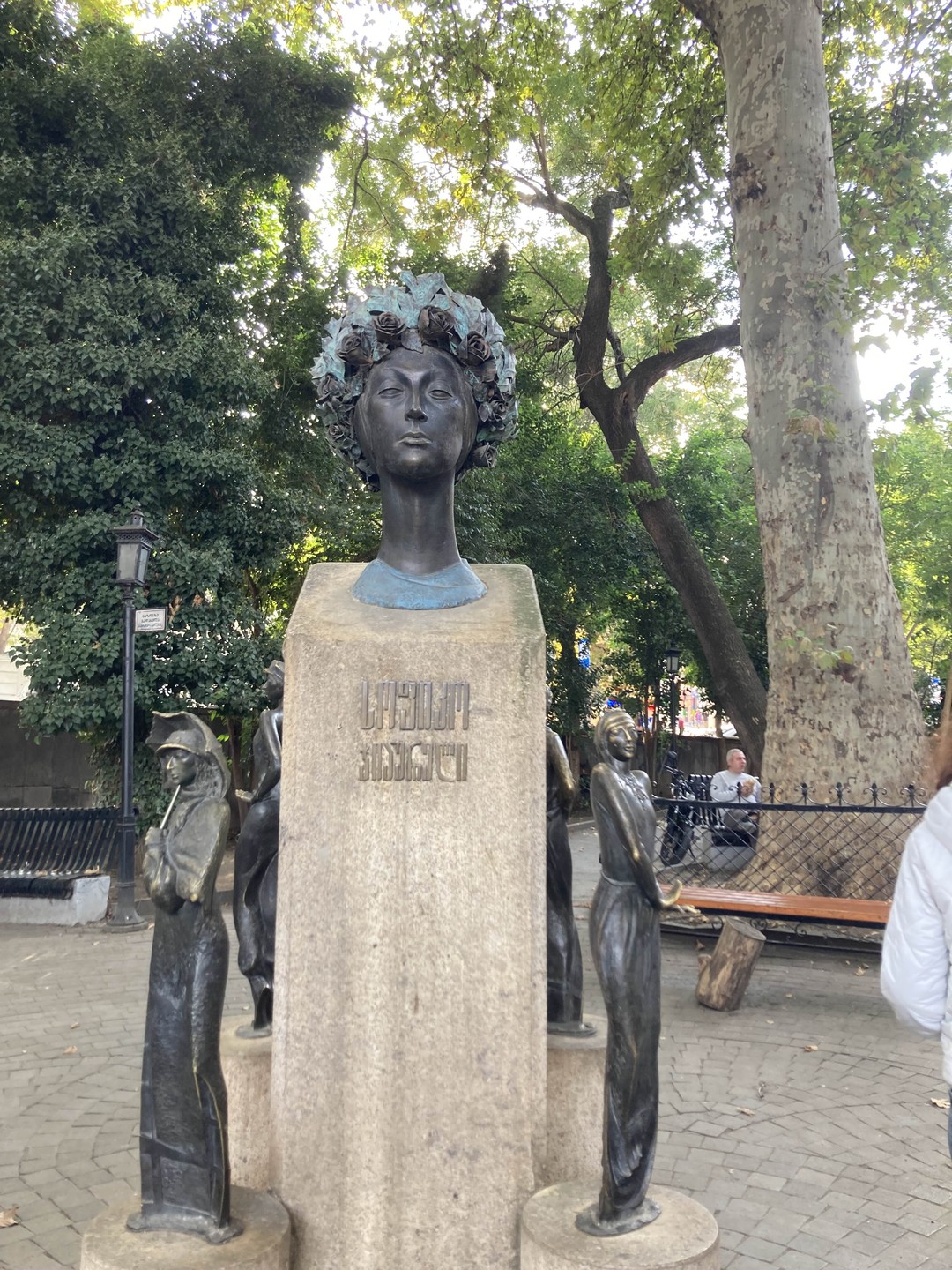 Очень понравилась экскурсия. Мы совершили хороший пеший маршрут. Прогулялись по проспекту Руставели, району Сололаки, побывали в