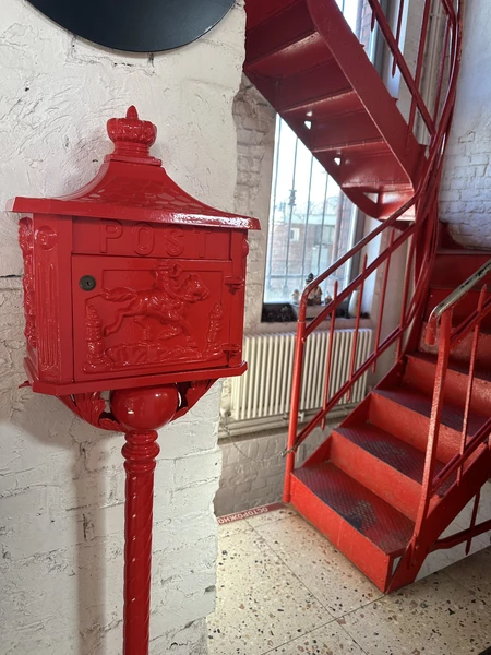 отличная экскурсия. приветливый гид. рассказ познавательный при этом совершенно не занудный. мы были с ребенком 4х