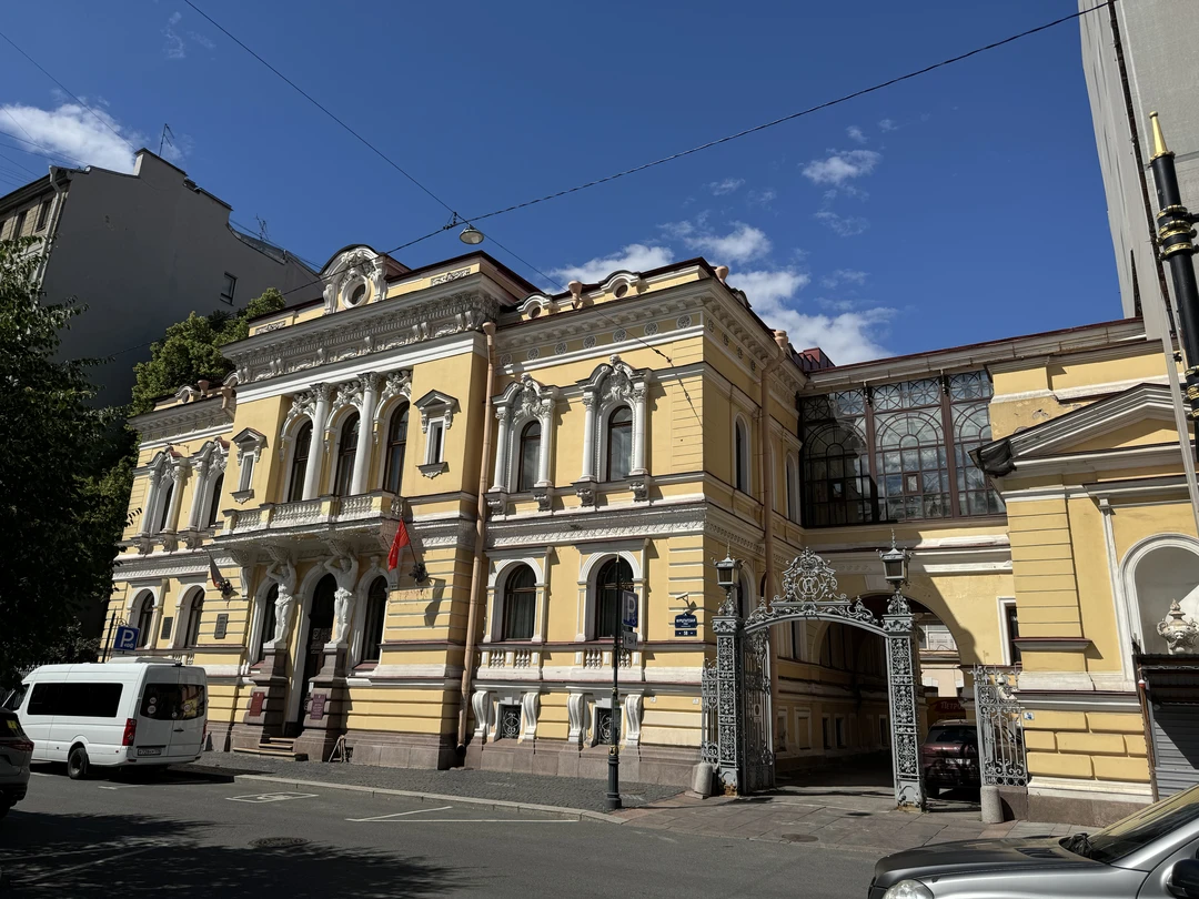 Аристократия Санкт-Петербурга: биографии, драмы, судьбы эмиграции (MIKHAIL)