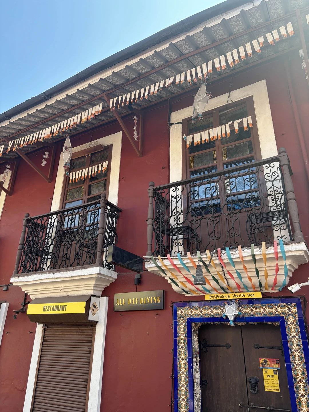 Экскурсия прошла отлично. Панаджи - просто прелестнейший город. Очень приятно гулять по разноцветным португальским улочкам, утопающим