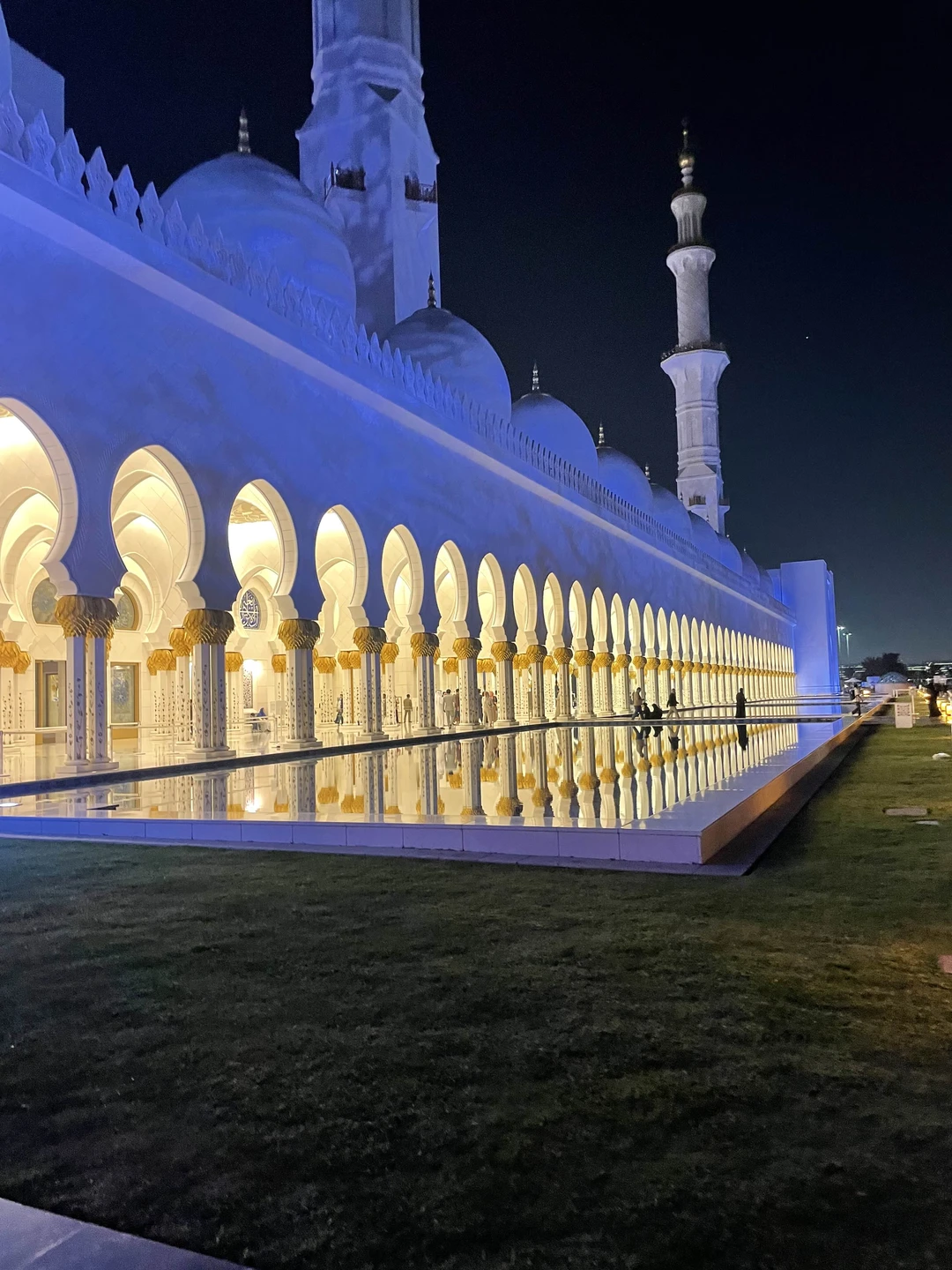 Отвезли во все указанные локации, помогли сделать шикарные фото, подойдет всем желающим ознакомится со столицей ОАЭ 🇦🇪