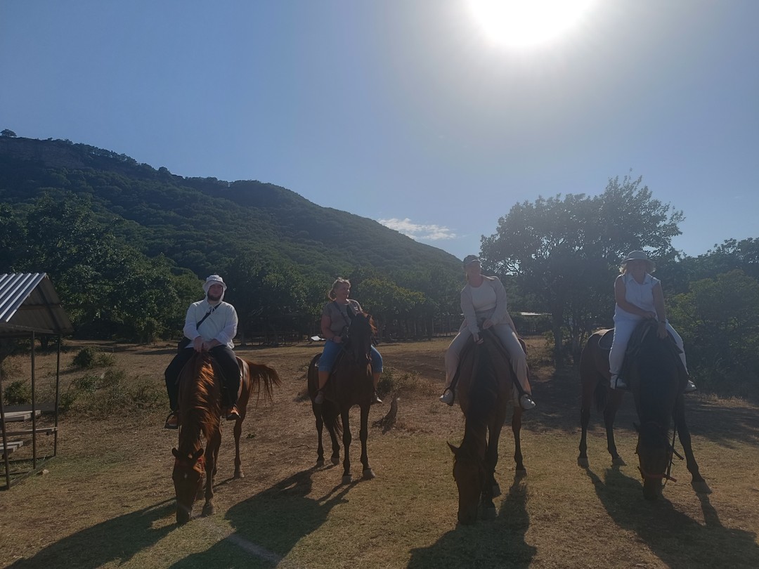 Мы идём с конём: прогулки на лошадях в Агачауле (Елена)