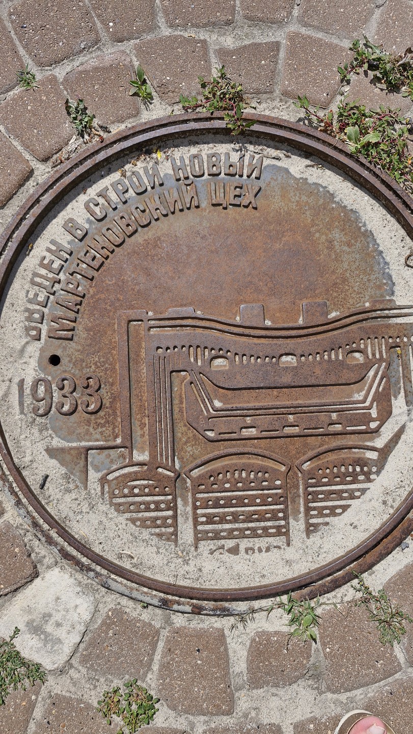 Очень понравился маршрут: сначала гуляли, затем прокатились по городу. Александр прекрасно владеет материалом, увлекательно и с