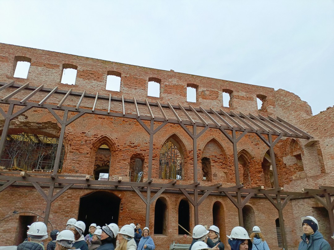 Спасибо за прекрасную экскурсию гиду Светлане, которая сумела погрузить в историю не только давних времён, рассказывая