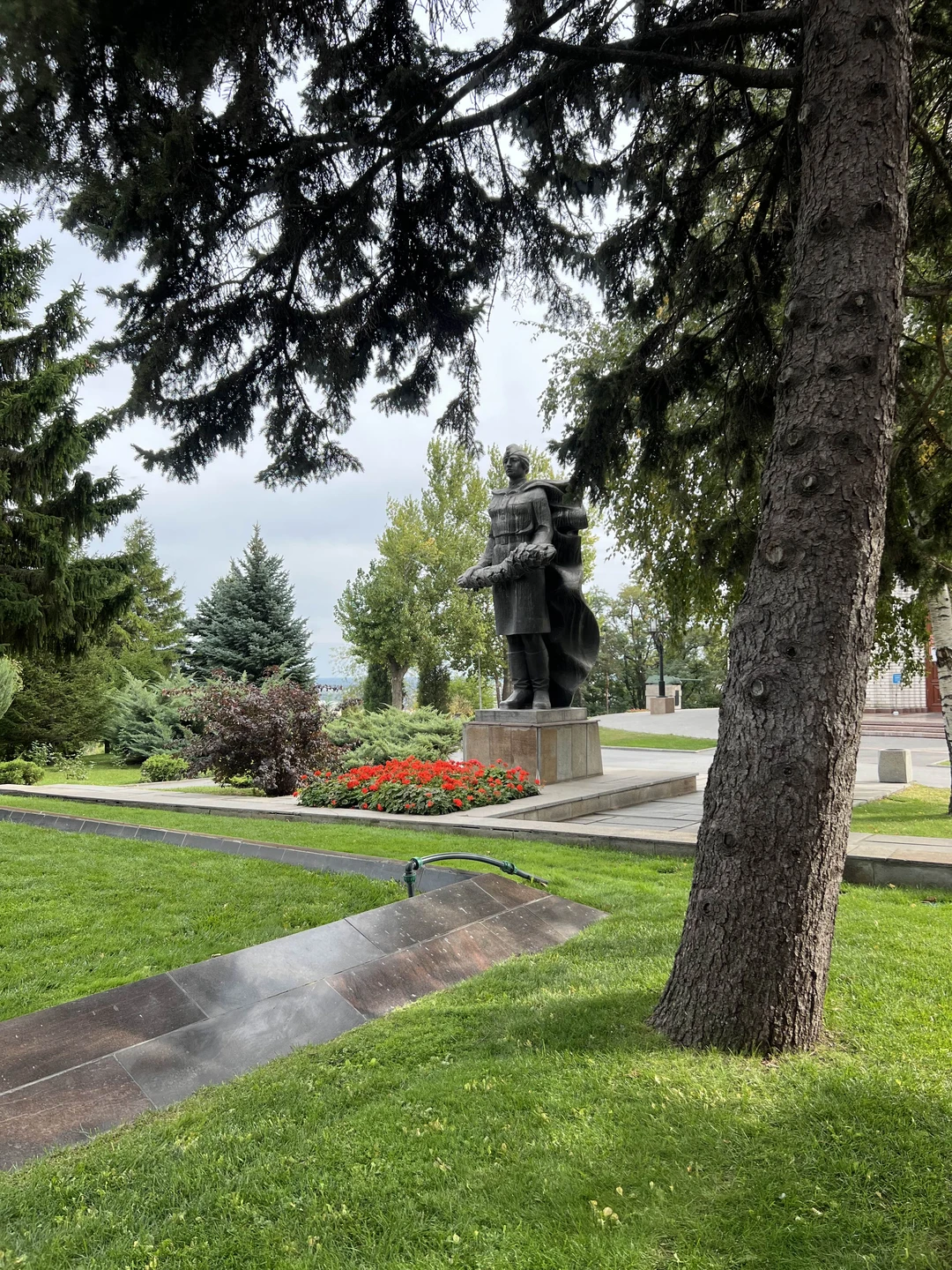 Всё понравилось. Не перегружает датами, только интересные моменты и факты, но и по датам можно спросить