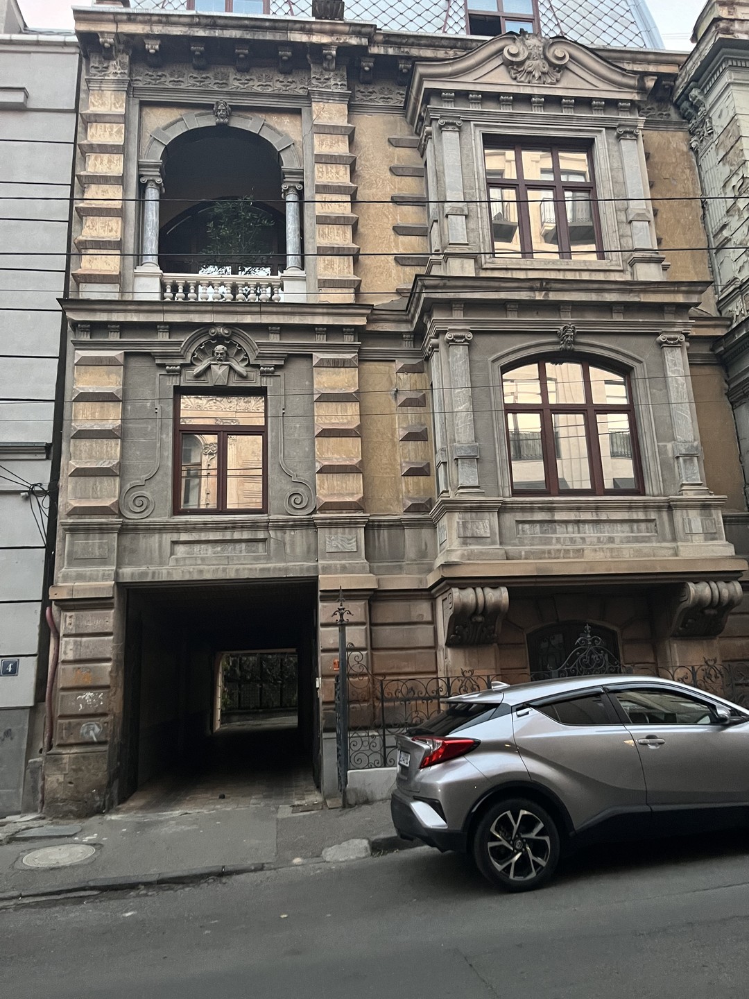 Увлекательная экскурсия в сопровождении профессионального гида. Вас очень гостеприимно и доброжелательно встретят, заботливо проведут по тайным