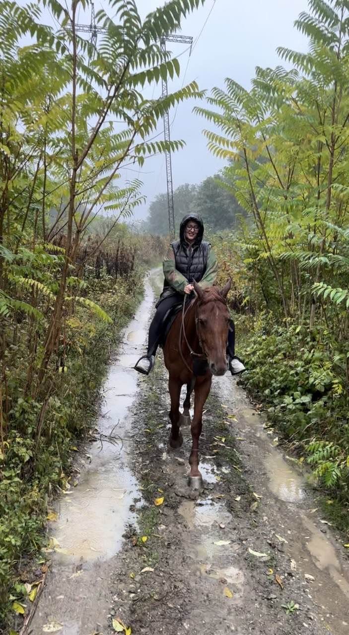 Это было прекрасно!!! Мое желание покататься на прекрасных лошадях в Грозном было исполнено на все 200%. И никакой дождь не стал преградой