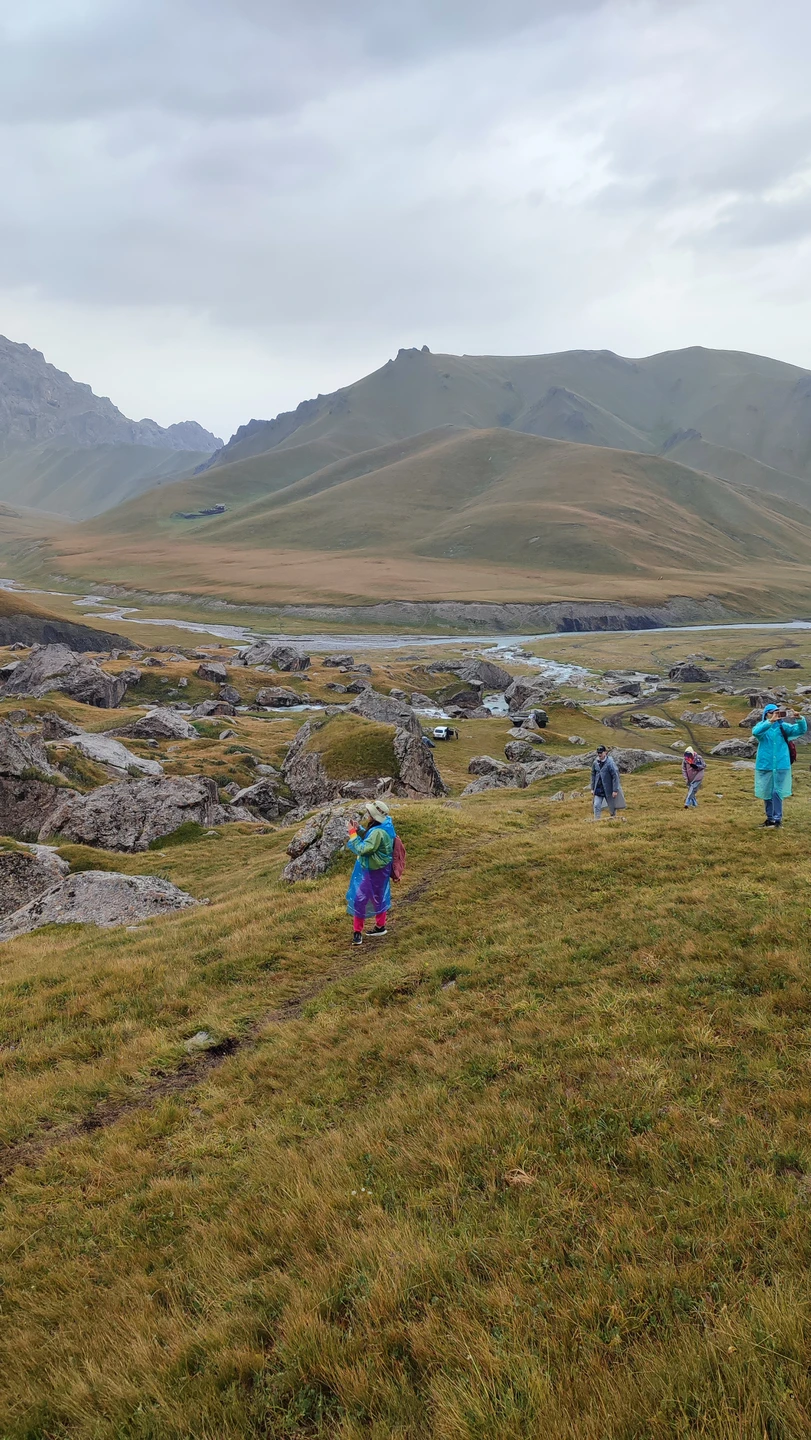 Фантастическая поездка, природа невероятной красоты, однозначно стоит ночи в дороге. Ранним утром мы приехали в юрточный