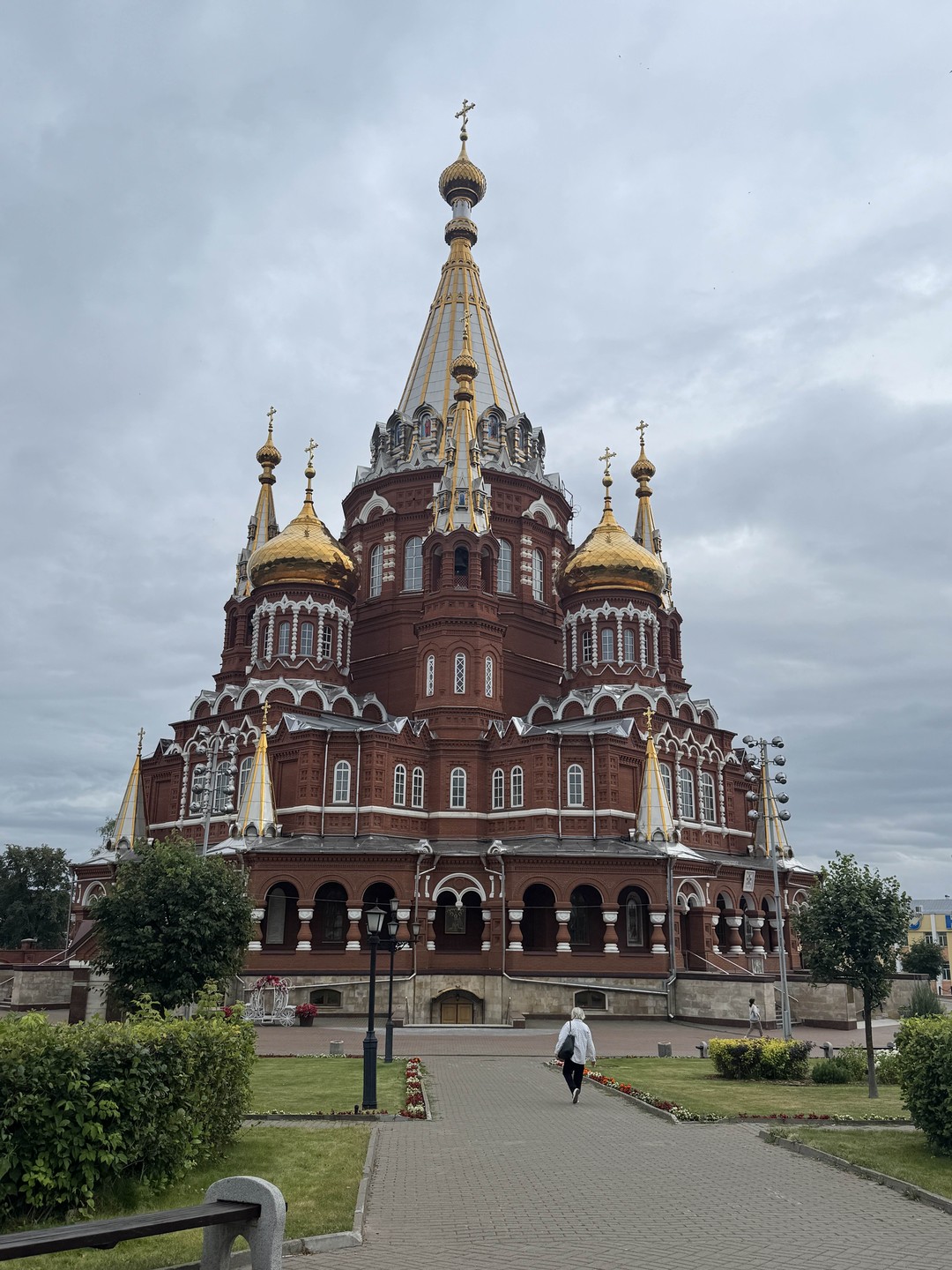 Грамотный, знающий и любящий свой город Человечище. Провёл по центру города и рассказал много познавательного, что не каждый знает