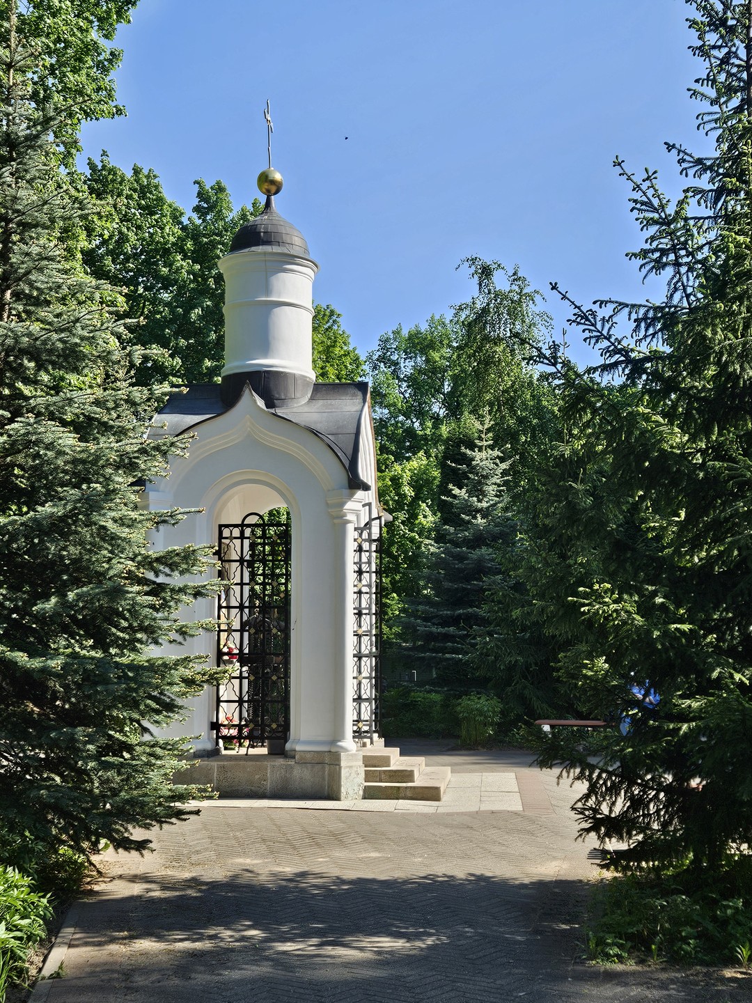 Смоленское кладбище: светский взгляд (Александра)