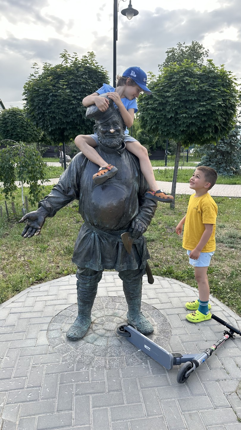 Очень понравилась прогулка с Алексеем! 2 часа незаметно пролетели за беседой про историю Рязани. Алексей отличный