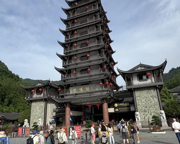 Горы Аватара, лифт «Ста драконов»