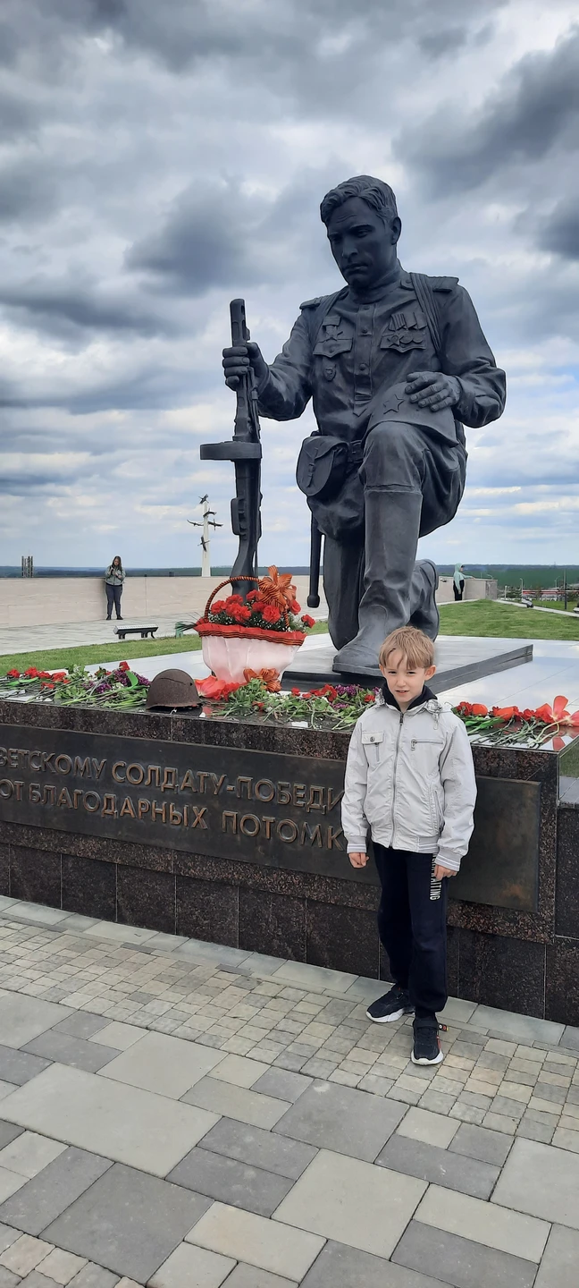 Эскурсия с Александром очень понравилась. Увидели много красивого, интересного, величественного, патриотичного! А уж услышали ещё в