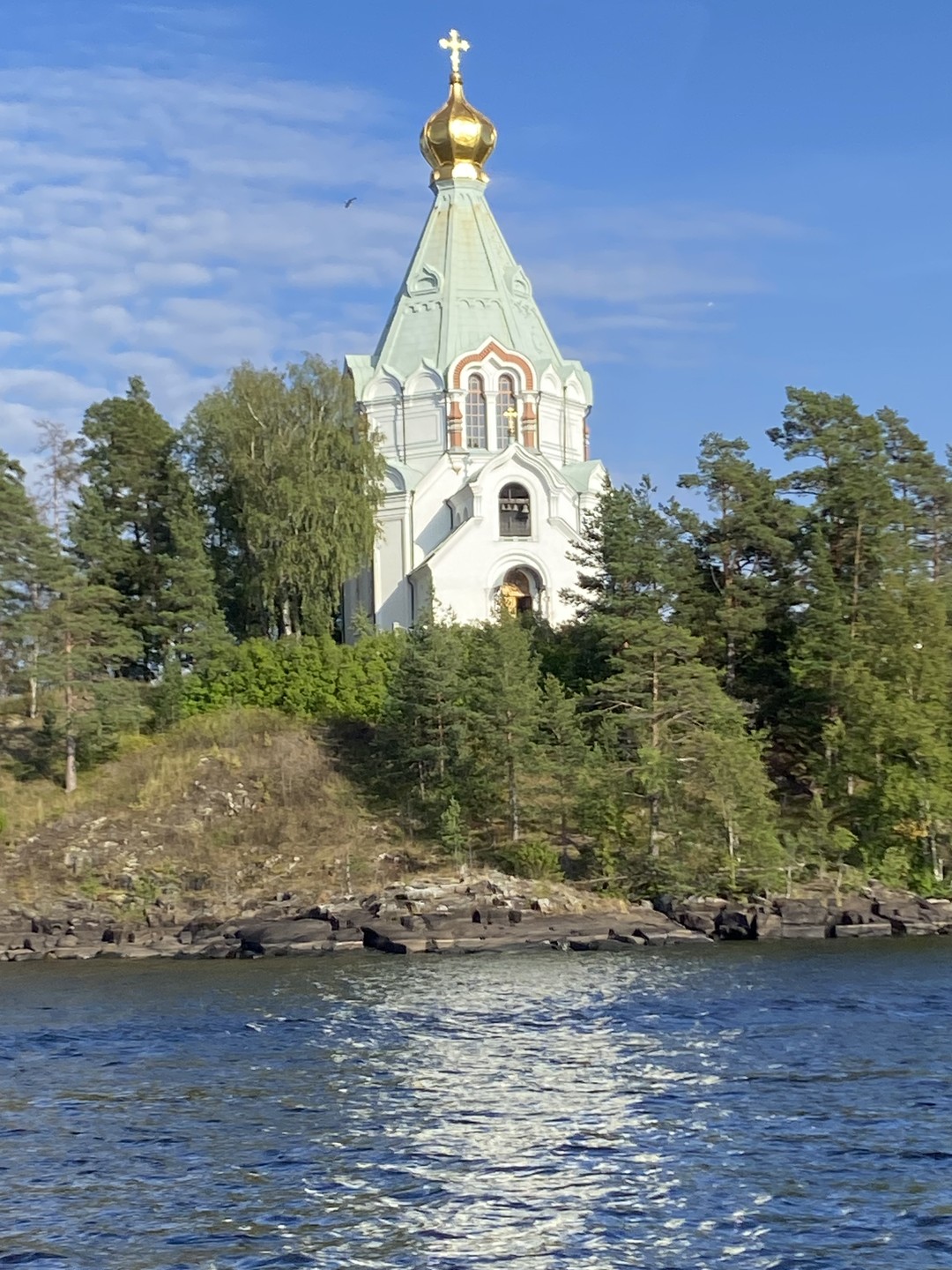 Спасибо большое Илье за чудесную поездку! Аккуратный водитель и интересный рассказчик. На Валааме для нас был