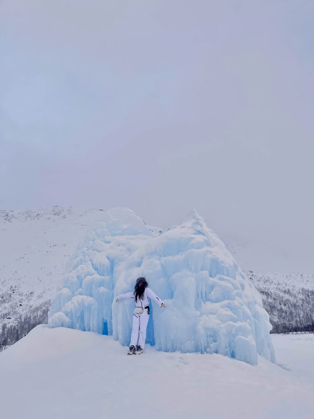 Поездка была 15.01.2026 очень все было хорошо организовано забрали вовремя по локациям запланированным отвезли, замечательных экскурсовод