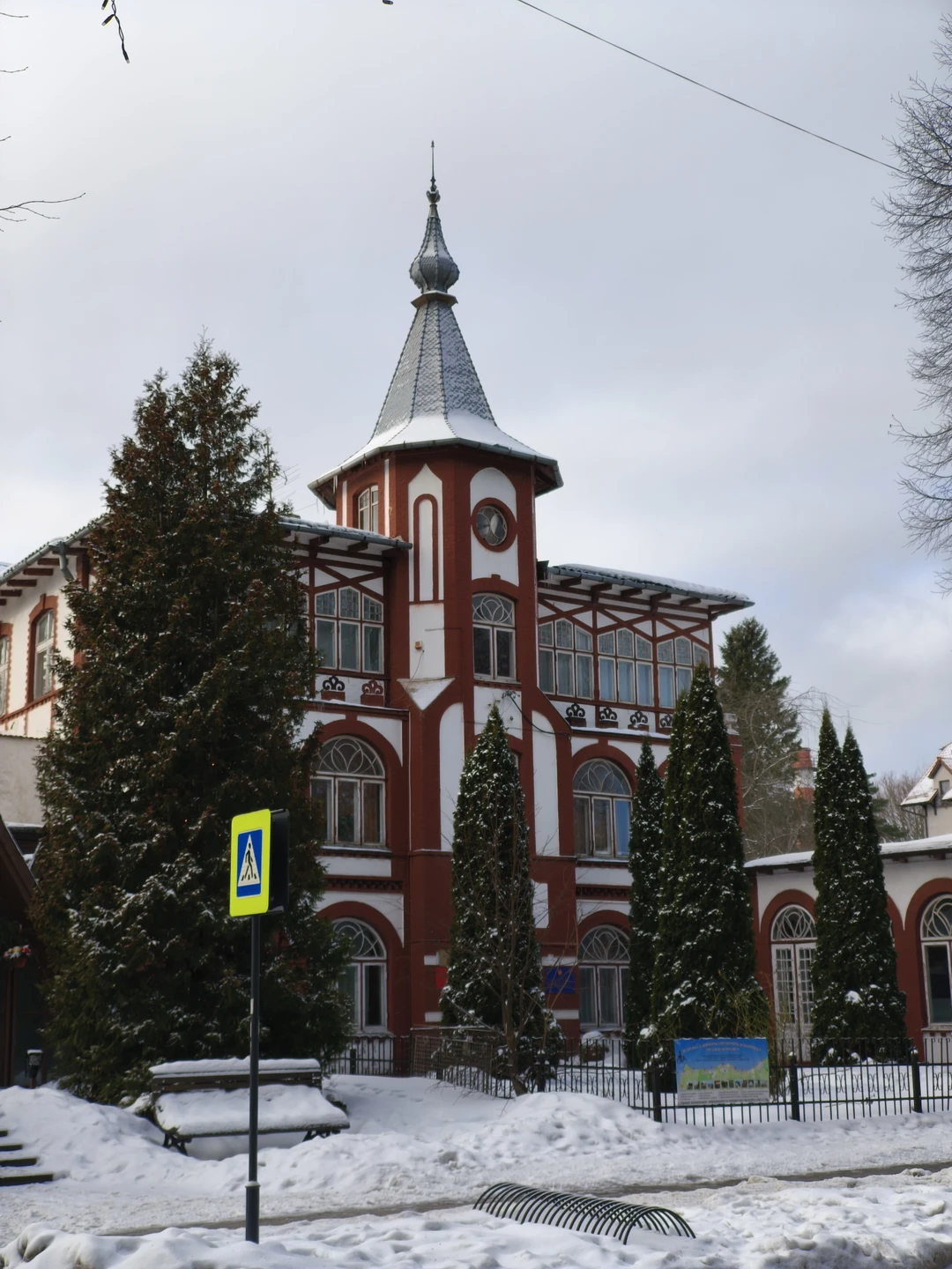 Чудесная, неспешная прогулка по Светлогорску с Кирой. Хорошая подача материала, знание истории и архитектуры, прекрасный диалог