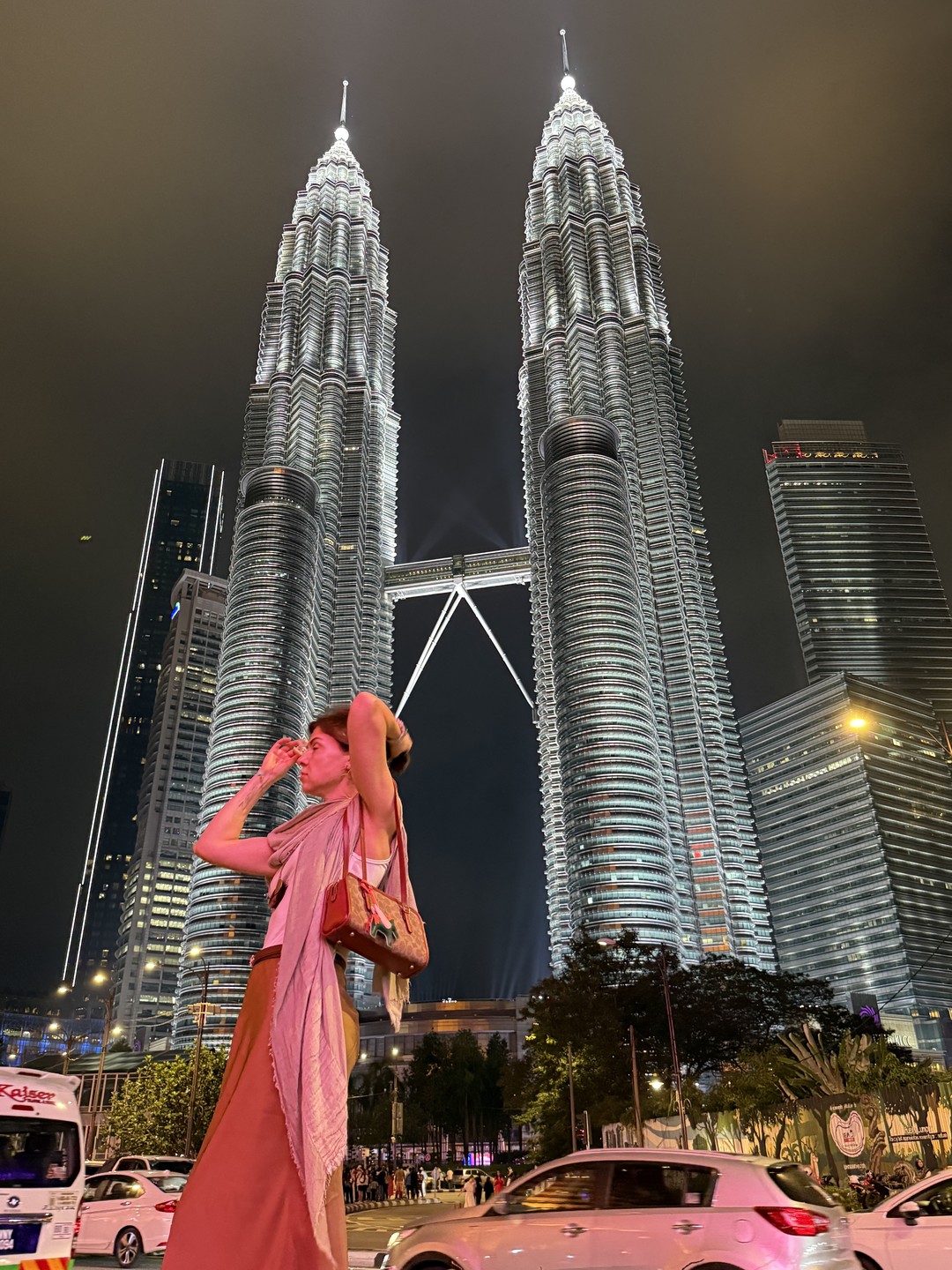 Прекрасна экскурсия! Очень приятный гид Юлия, которая погрузила нас в мир этого мегаполиса изнутри, рассказала много