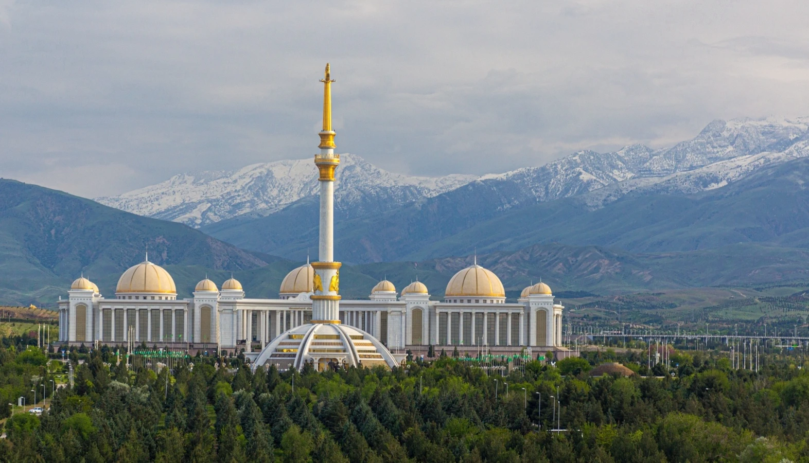 Мини-группой на джипе по Туркменистану: столица, древние города, горы и море