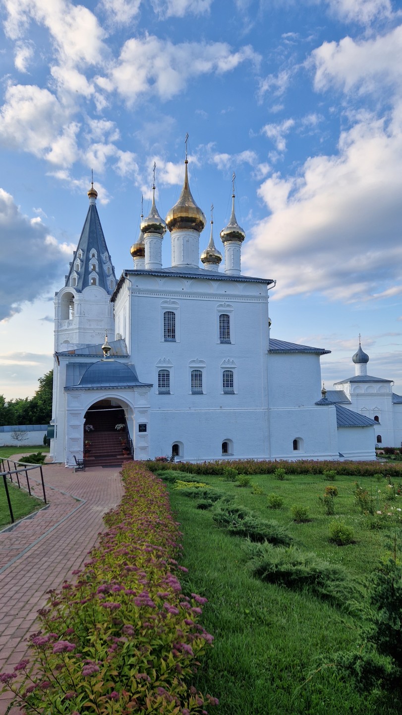 Очень благодарны за интересную, познавательную, а главное, невероятно душевную прогулку по Гороховцу в сопровождении Андрея. Всегда