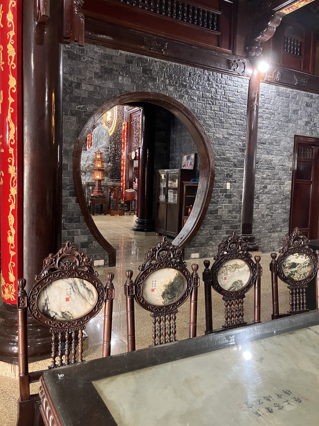 Приятное впечатление произвело и само посещаемое место (на горе Таку были впервые), и гид Александра. Понравилось