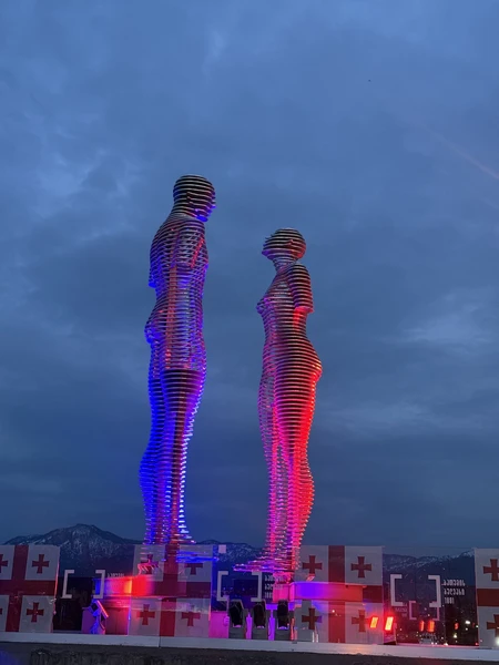 Малхаз отличный гид, очень понравилась программа. все остались довольны. спасибо большое!